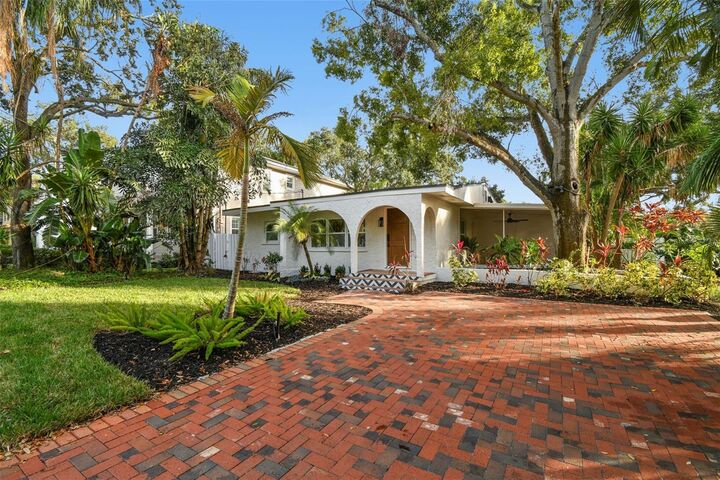 Property Photo:  3320 W Villa Rosa Street  FL 33611 