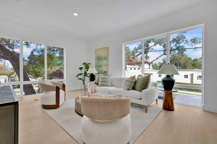 Property Photo:  1002 E Robinson Street  FL 32801 