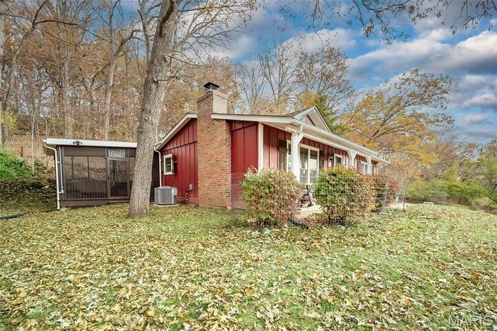 Property Photo: 880 Saint Paul Road MO 63021