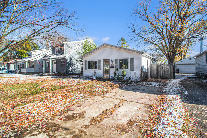 Property Photo: 27042 Brettonwoods Street MI 48071