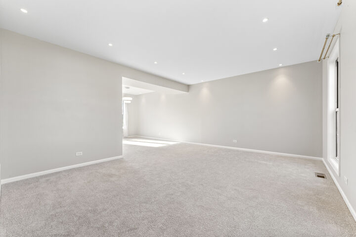 Property Photo:  1021 Shedron Way  IL 60148 