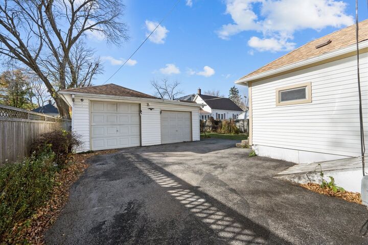 Property Photo:  644 Oak Avenue  IL 60506 