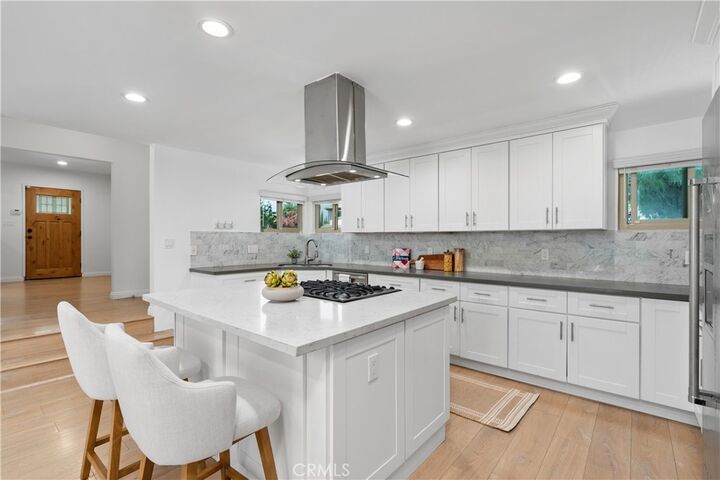 5732 Wilbur Avenue  Tarzana CA 91356 photo