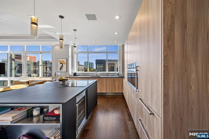 Property Photo:  1100 Maxwell Lane Ph1201  NJ 07030 