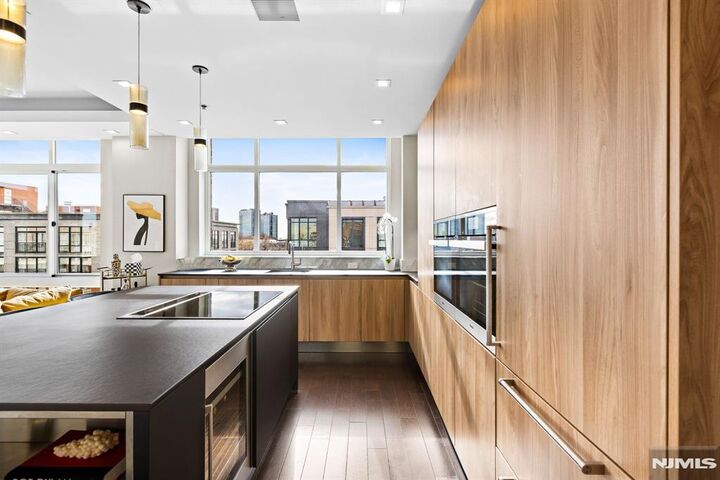 Property Photo:  1100 Maxwell Lane Ph1201  NJ 07030 