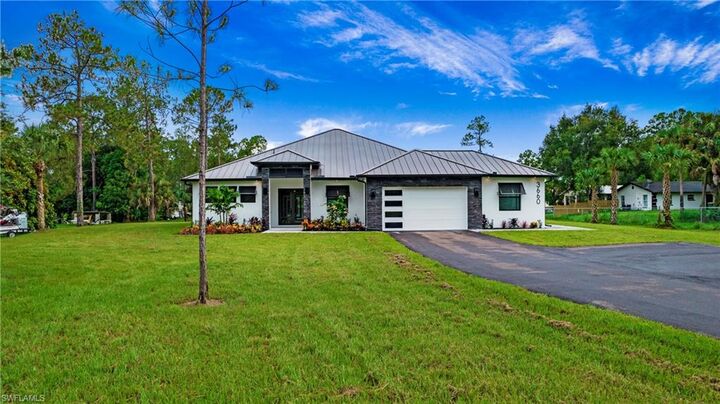 Property Photo: 3660 4th Ave NE FL 34120