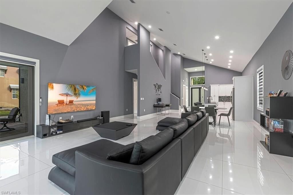 Property Photo:  4029 2nd Ave SE  FL 34117 