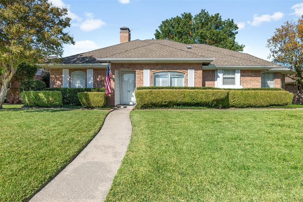 Property Photo: 409 Doral Place TX 75043