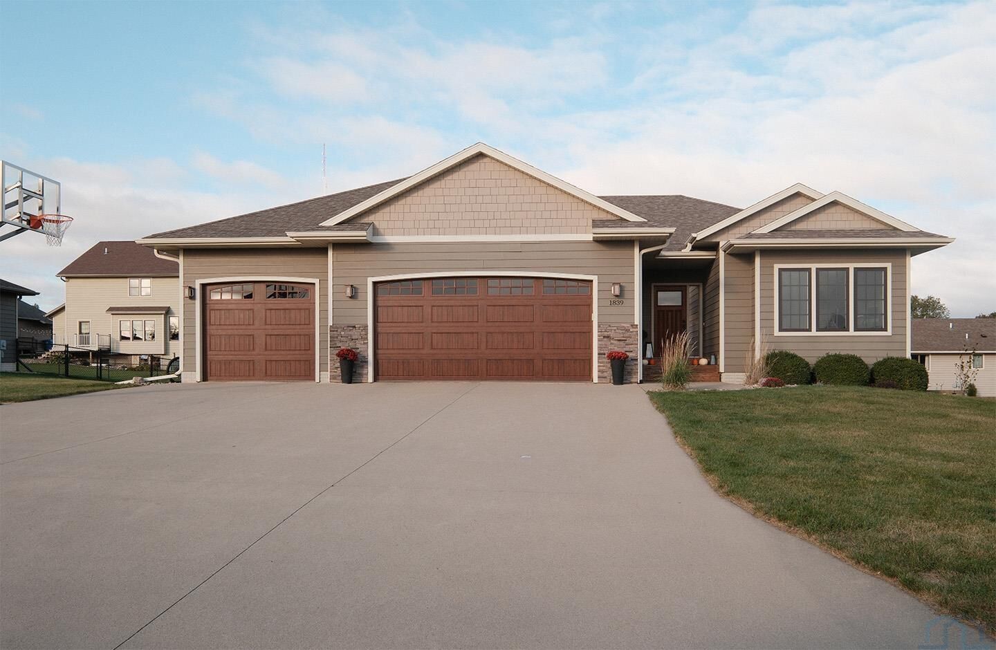 Property Photo:  1839 5th Ave SE  IA 51250 