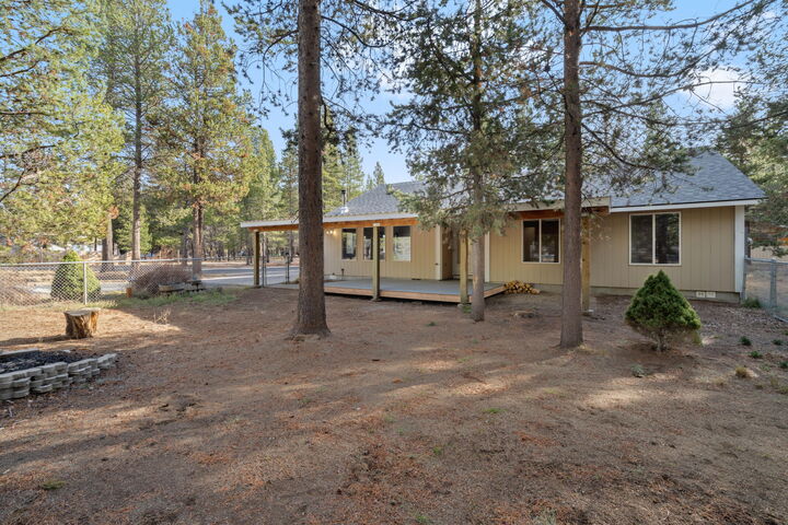 Property Photo: 15711 Deedon Road OR 97739