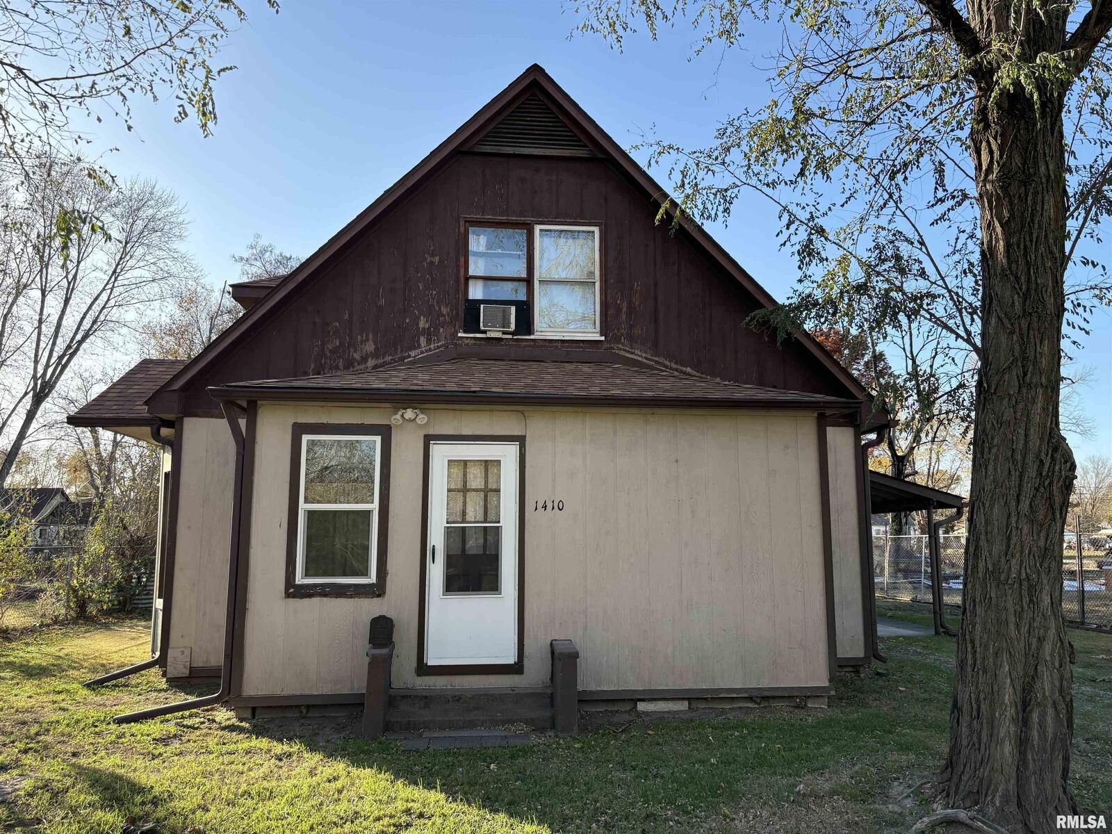Property Photo:  1410 S Cherry Street  IL 62801 