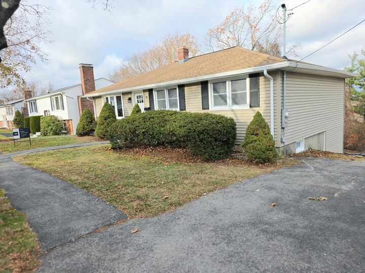 Property Photo:  58 Wedgewood Rd  MA 01602 