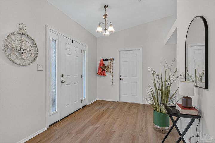 Property Photo:  26 Bartlett Cir  FL 32505 