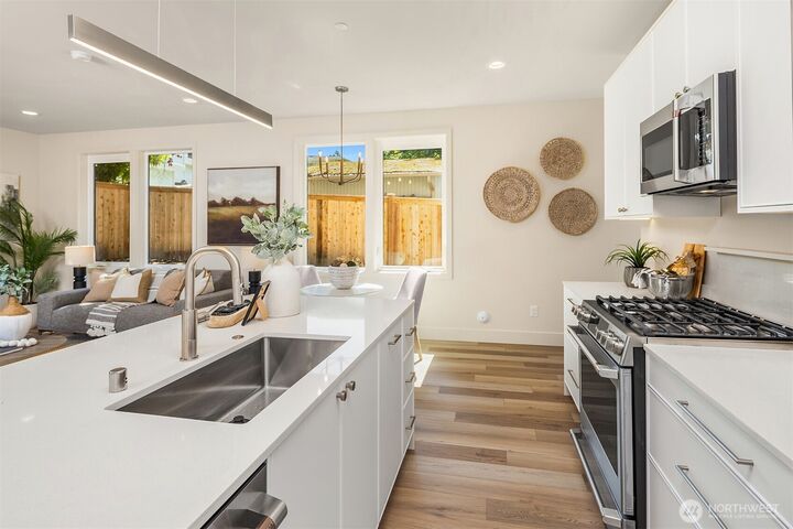 Property Photo: 817 18th Avenue W WA 98033