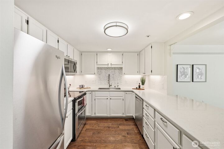Property Photo:  4081  224th Lane SE 210  WA 98029 