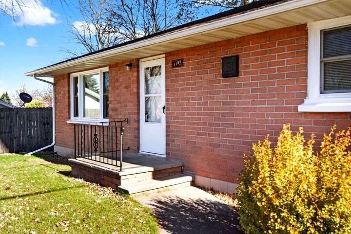 Property Photo:  1104 Smith Street  WI 54961-1819 