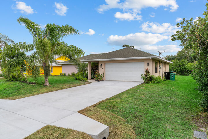 Property Photo: 2814 SE Pace Drive FL 34984