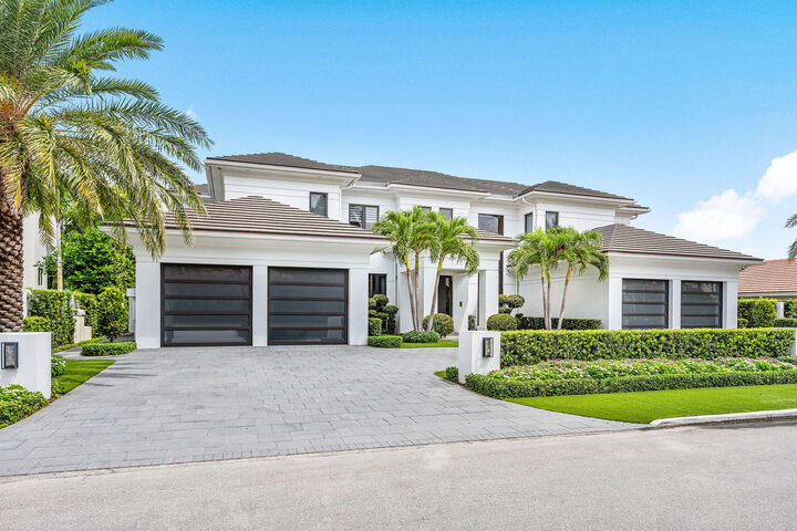 Property Photo:  215 W Coconut Palm Road  FL 33432 