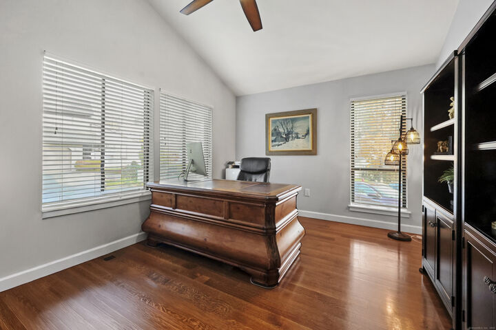 Property Photo: 44 Applewood Lane 44 CT 06001