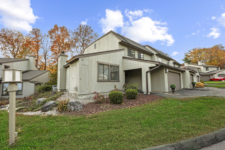 Property Photo:  44 Applewood Lane 44  CT 06001 