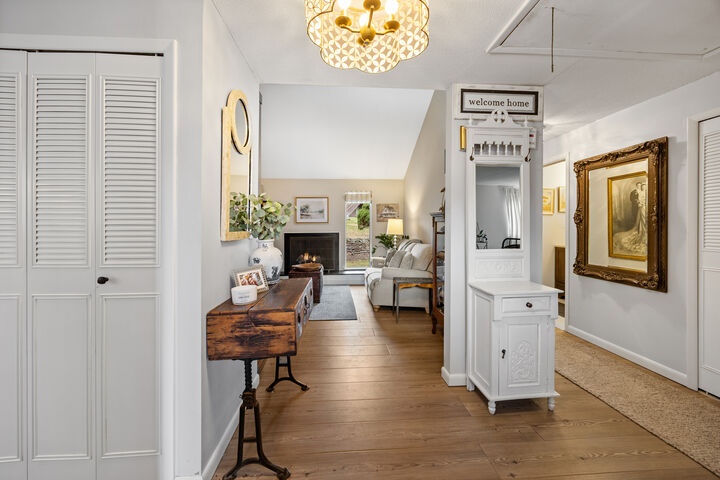 Property Photo: 84 Hollister Way South 84 CT 06033