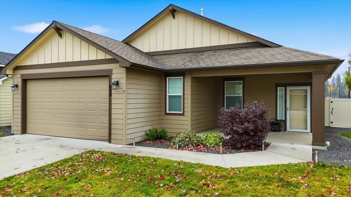 Property Photo: 924 E Colbert Rd WA 99005