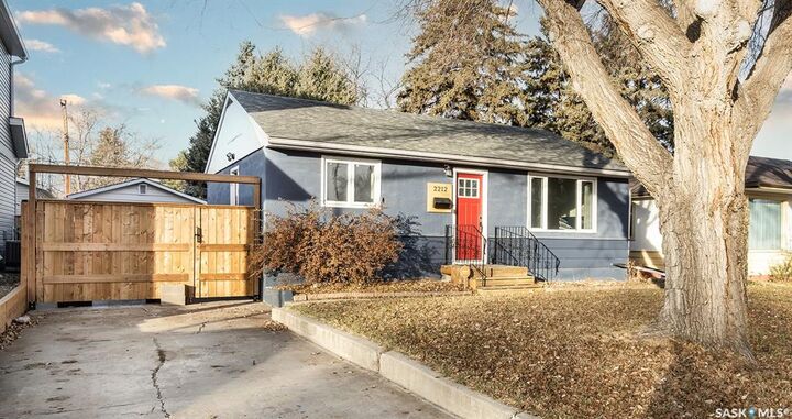Property Photo:  2212 York Avenue  SK S7J 1J1 