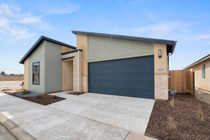 Property Photo: 1049 Madrid Avenue N CA 93274