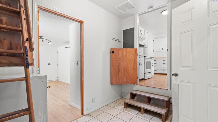 Property Photo:  102 S Rainier St.  WA 99336 