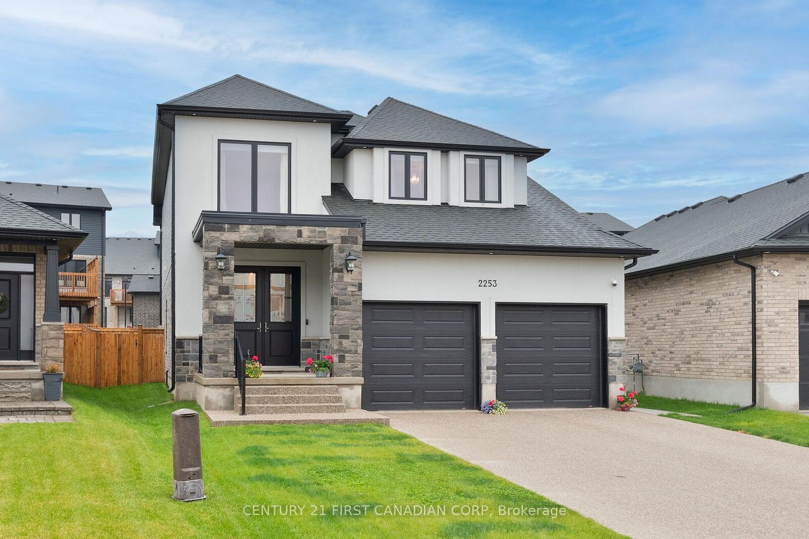 Property Photo:  2253 Linkway Boulevard  ON N6K 0K9 