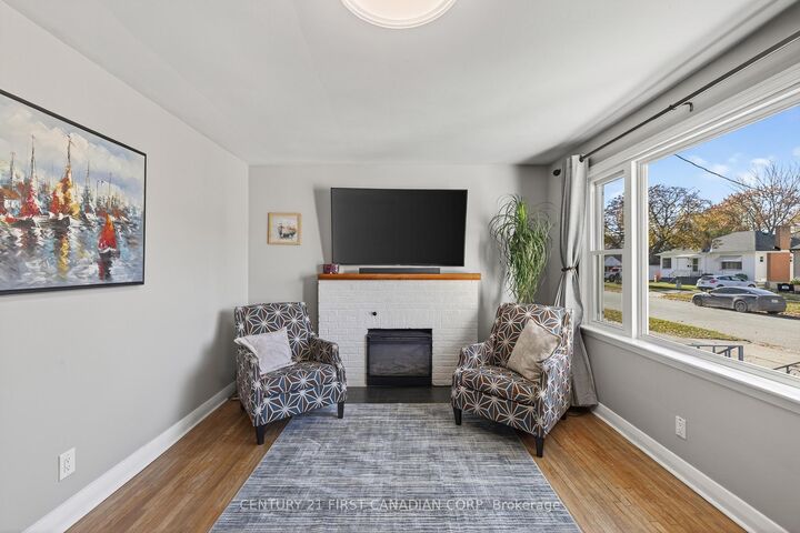 Property Photo:  118 Gordon Street  ON N7T 6N8 