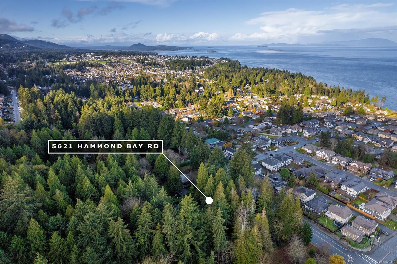Property Photo: 5621 Hammond Bay Rd BC V9T 5N2