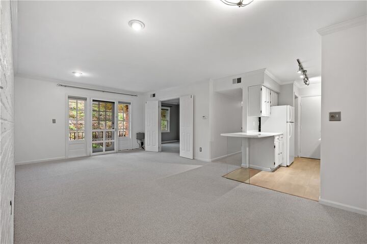 Property Photo:  1060 Chatham Park Drive  PA 15216 