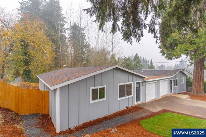 Property Photo: 712 12th Av OR 97386