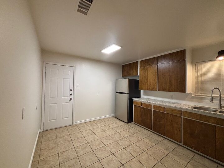 Property Photo: 1804 W Avenue H Avenue D TX 76504