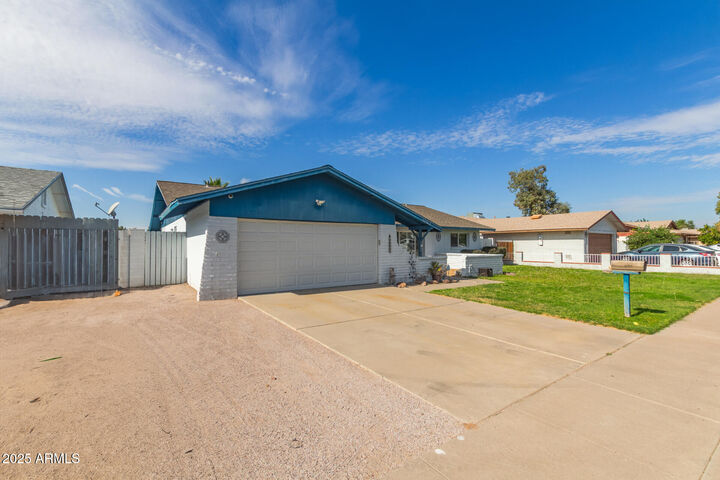 Property Photo: 13842 N 52nd Avenue AZ 85306