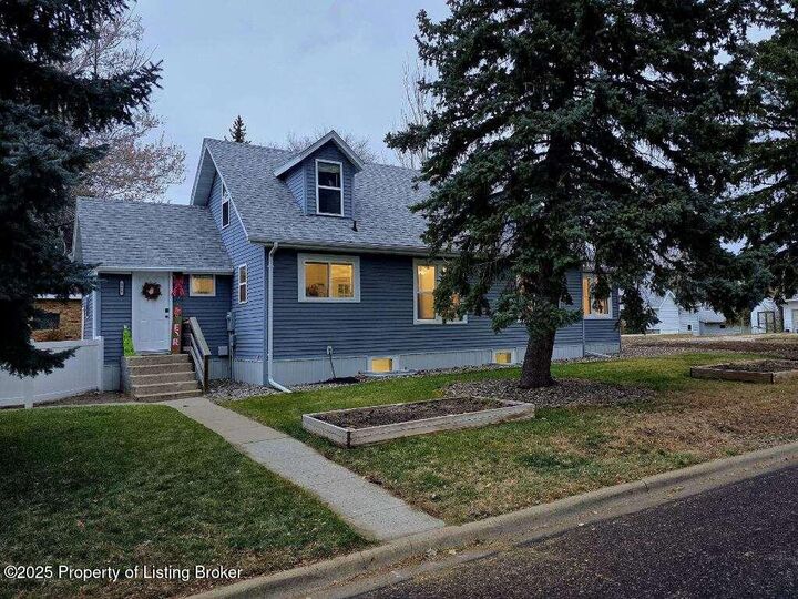 Property Photo: 201 6th Avenue NW ND 58623