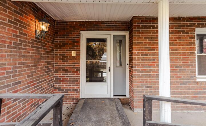 Property Photo:  1101 Beechwood NE Drive  OH 43130 