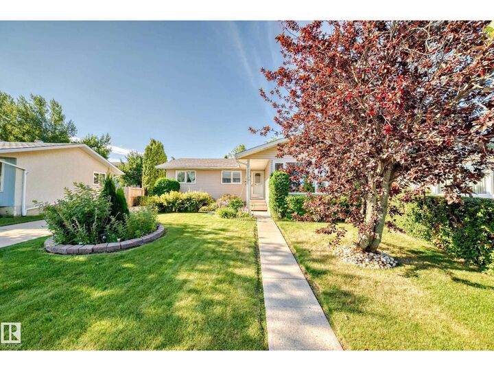 Photo de la propriété:  17719 84 Av NW  AB T5T 0N5 