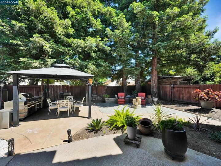 Property Photo: 913 Cedar Brook Ln CA 95687