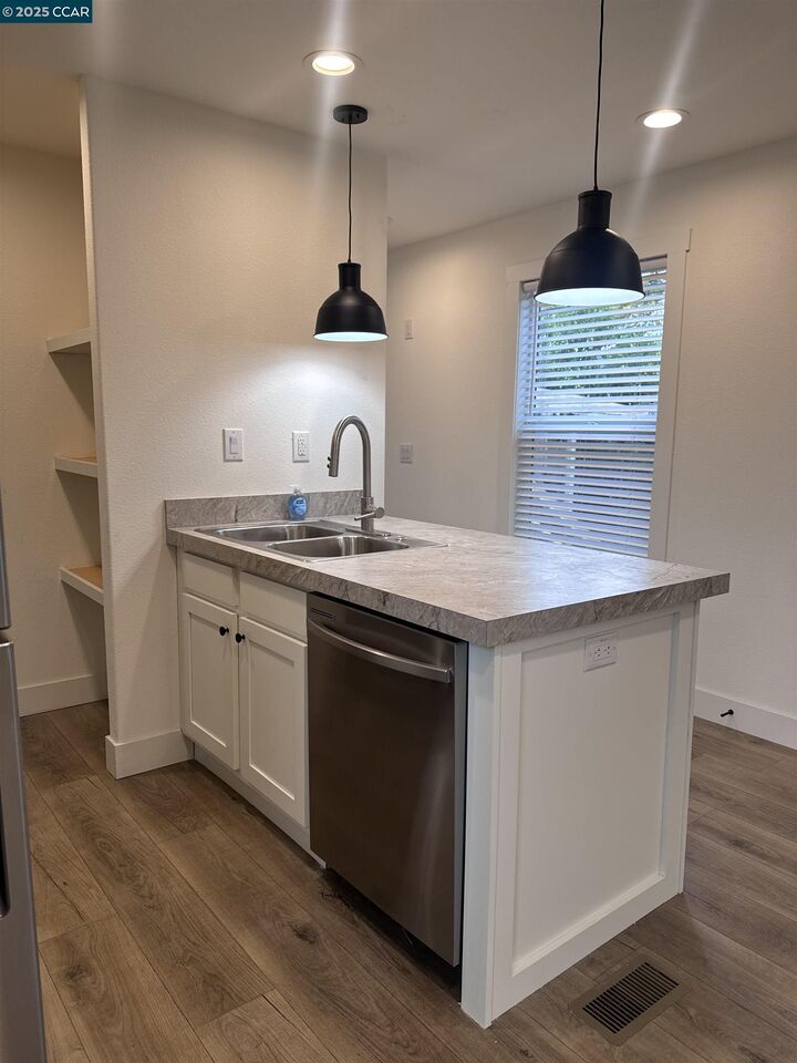 Property Photo:  507 E Locust St  CA 95240 