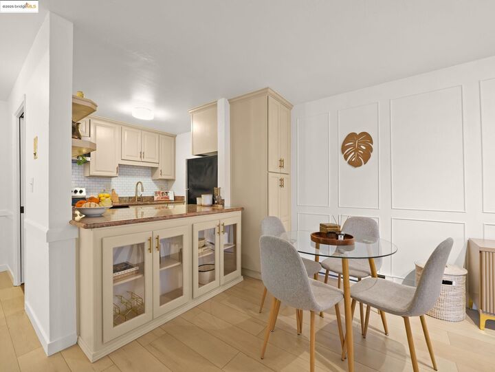 Property Photo: 1321 Webster St D212 CA 94501