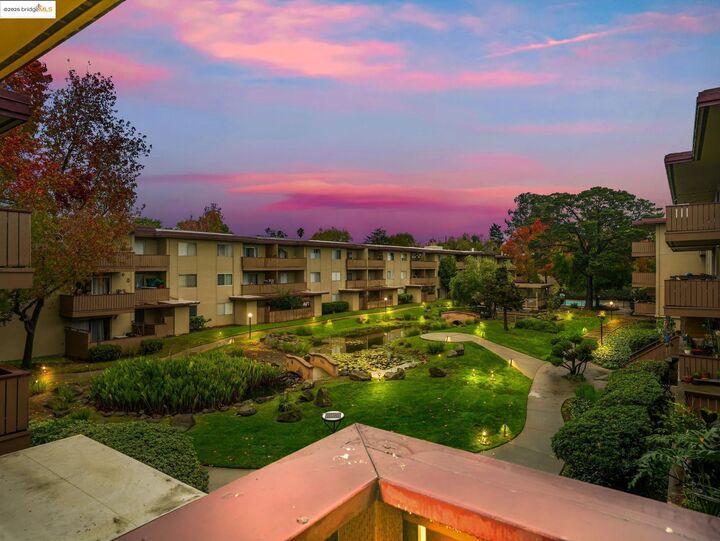 Property Photo:  1321 Webster St D212  CA 94501 