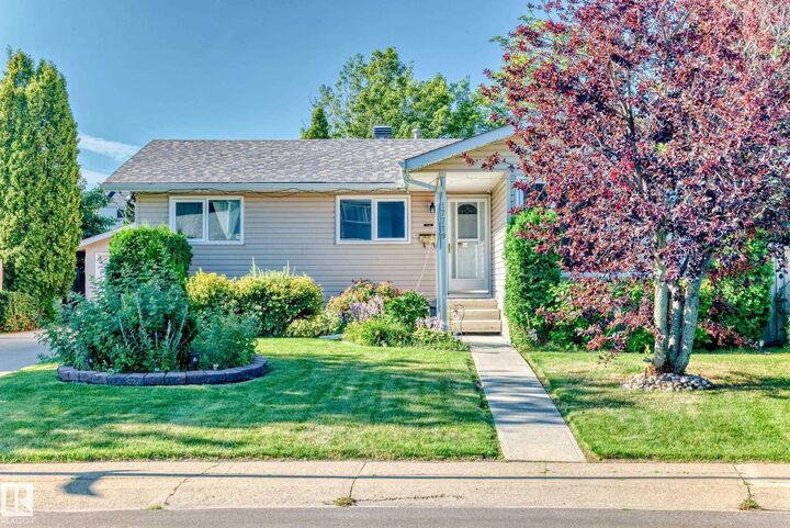 Property Photo:  17719 84 Avenue NW  AB T5T 0N5 