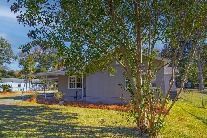 Property Photo:  1704 18th Avenue  AL 36867 