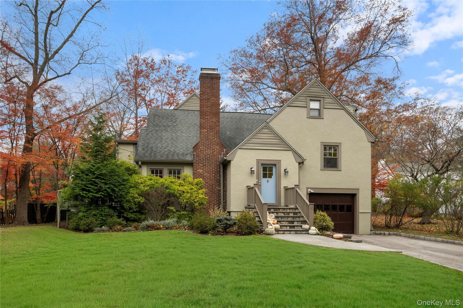 Property Photo:  6 Meadow Way  NY 10533 
