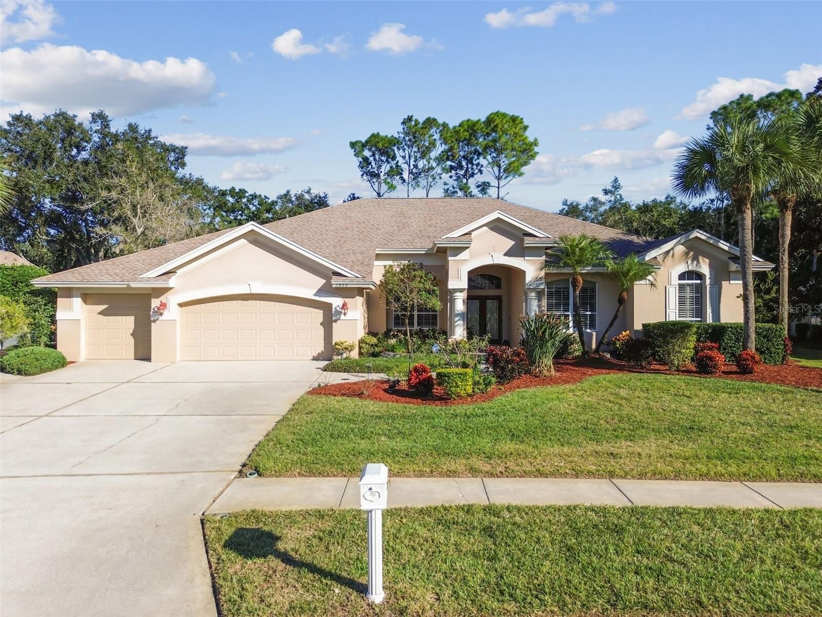 Property Photo: 3988 Mimosa Place FL 34685