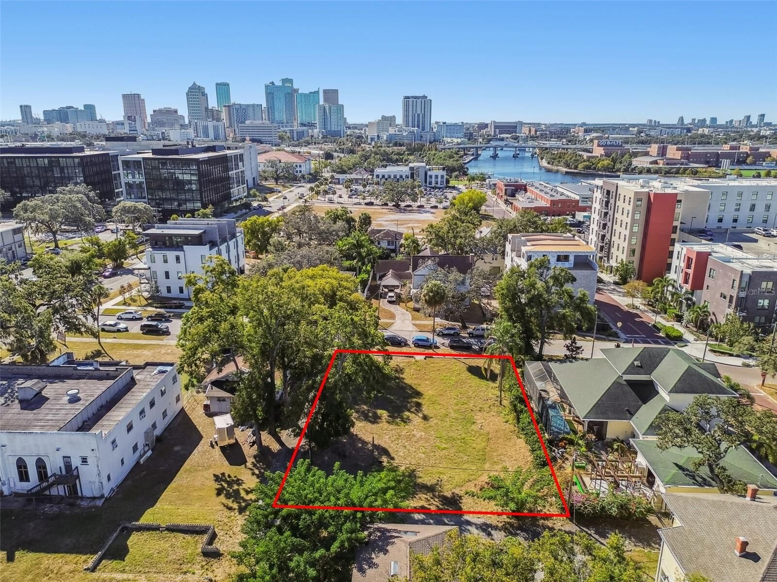Property Photo:  205 W Ross Avenue  FL 33602 