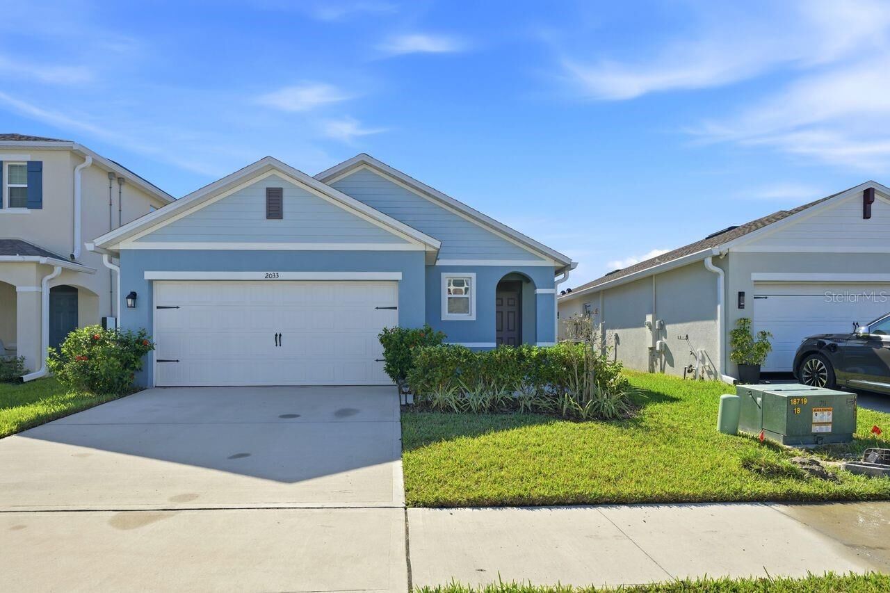 Property Photo: 2033 Twin Flower Lane FL 32771