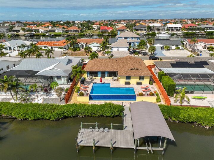 Property Photo: 914 Chipaway Drive FL 33572